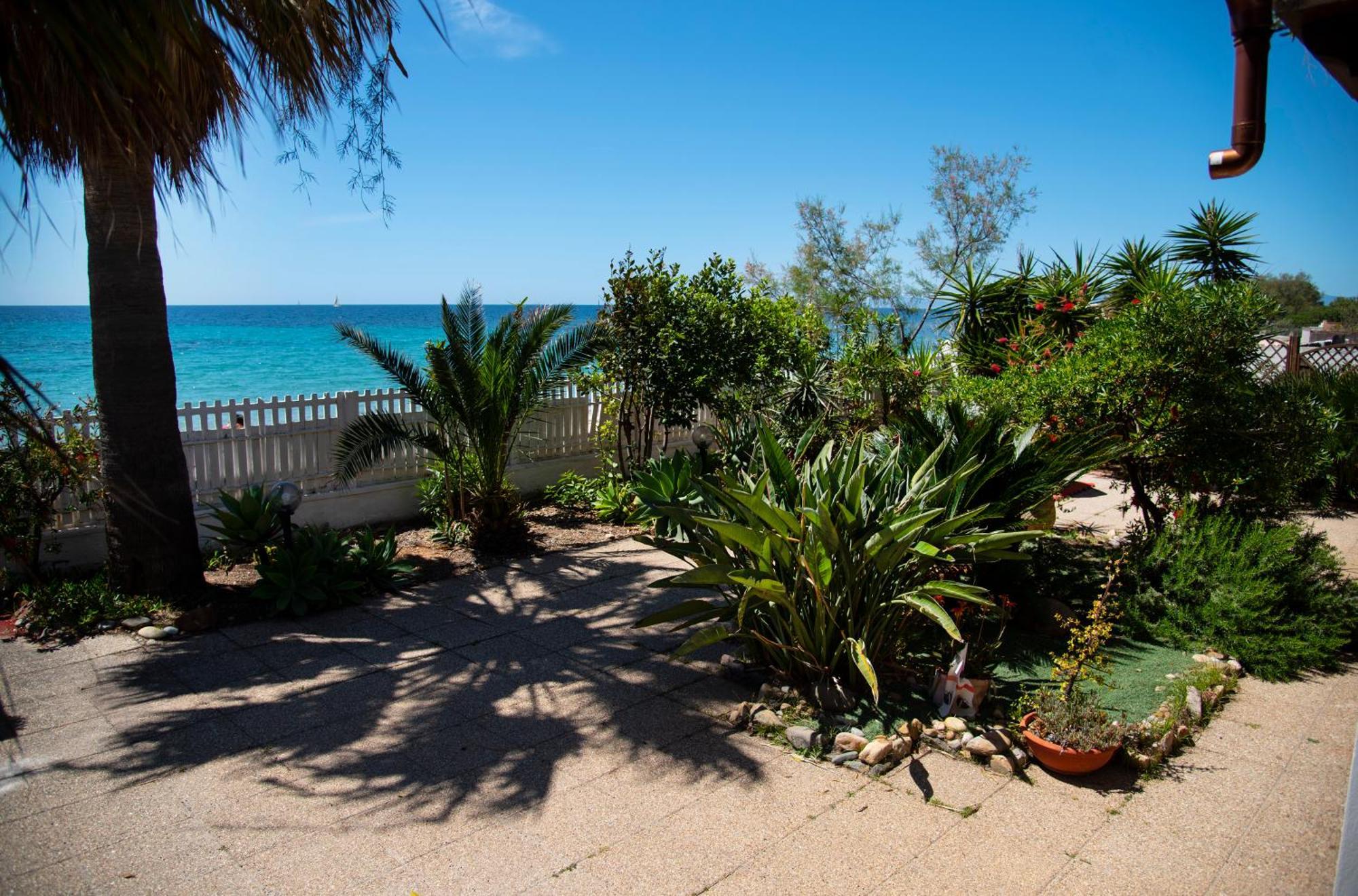 Villa By The Beach Sant'Andrea  Екстериор снимка